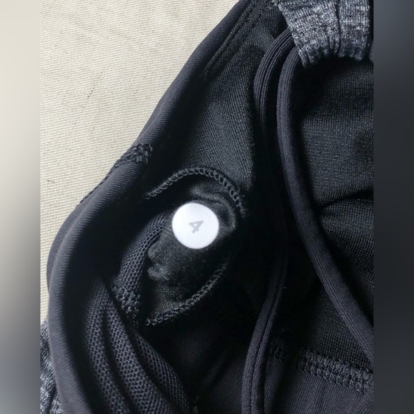 lululemon tank top with sports bra - Picture 4 of 4